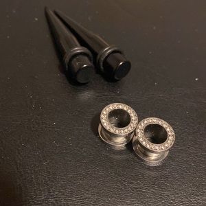 00g Ear Plugs and Tapers